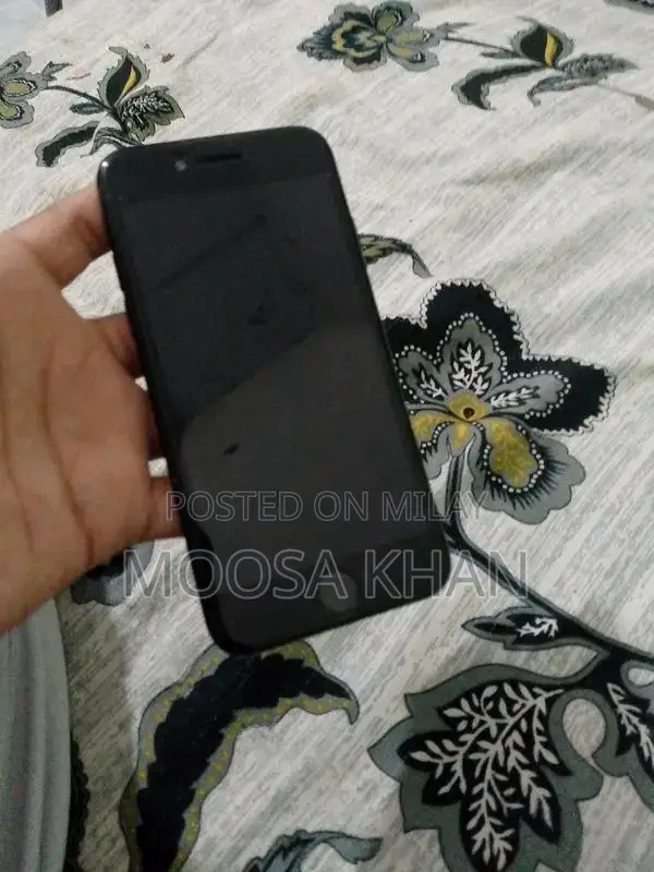 Apple iPhone 7 256GB Smartphone - Near Mint Condition