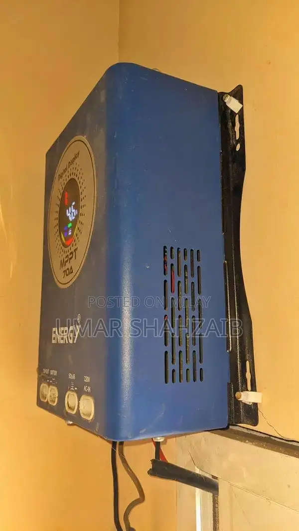 70A MPPT Solar Converter with Digital Display