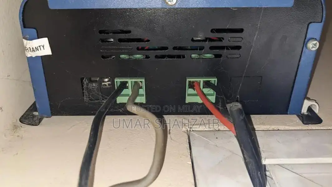 70A MPPT Solar Converter with Digital Display