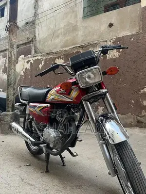 Photo - Honda 125 Motorcycle - Low Mileage Unregistered Bike