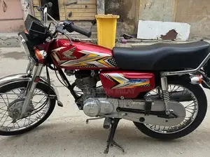 Honda 125 Motorcycle - Low Mileage Unregistered Bike