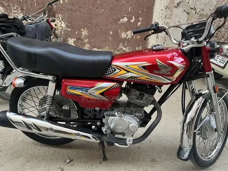 Honda 125 Motorcycle - Low Mileage Unregistered Bike
