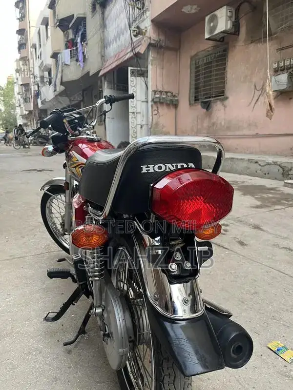 Honda 125 Motorcycle - Low Mileage Unregistered Bike