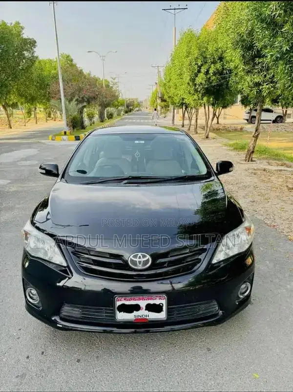Toyota Corolla Gli Sedan - Low Mileage Black Sedan