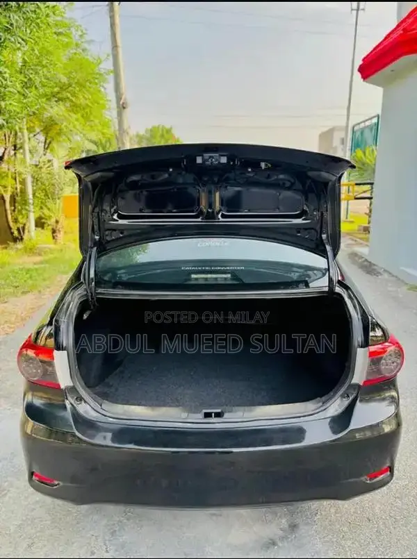 Toyota Corolla Gli Sedan - Low Mileage Black Sedan