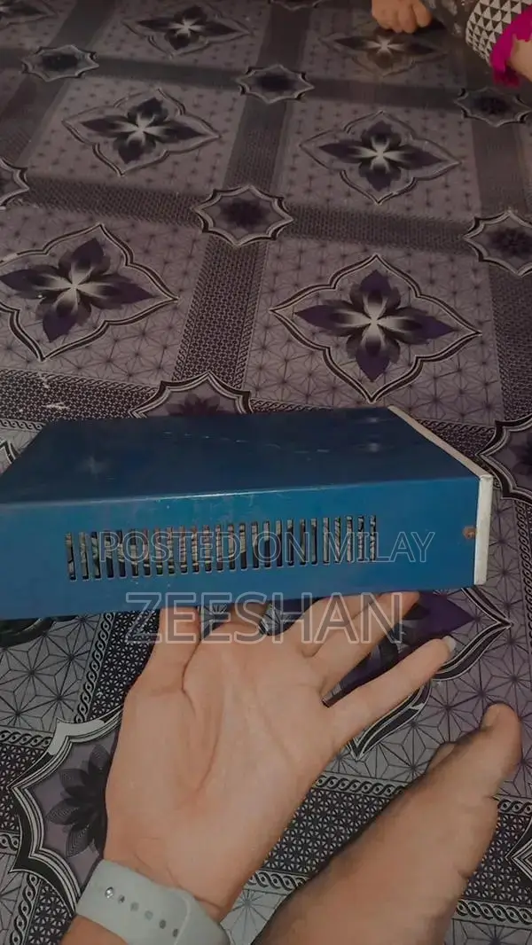 Laptop Computer with Versatile Display and Connectivity Options