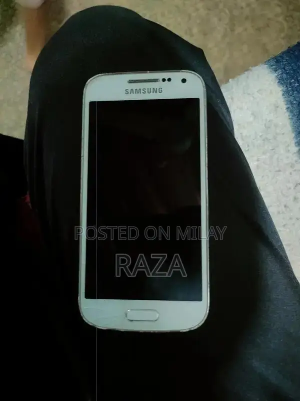 Compact Samsung Smartphone with High Performance