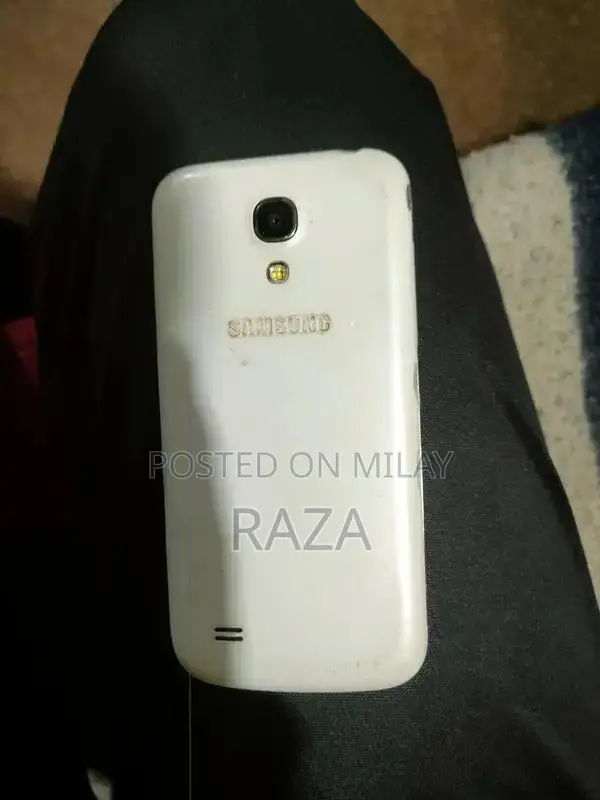 Compact Samsung Smartphone with High Performance