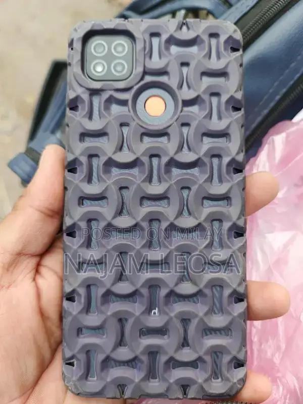 Refurbished Smartphone with Compact Design and Multiple Connectivity O