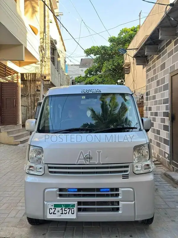 Nissan Clipper Mini Van - Compact Urban Commuter Vehicle