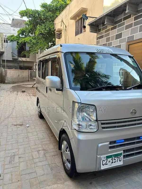 Nissan Clipper Mini Van - Compact Urban Commuter Vehicle