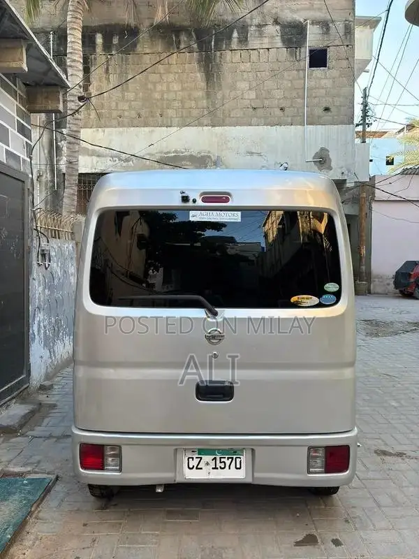 Nissan Clipper Mini Van - Compact Urban Commuter Vehicle