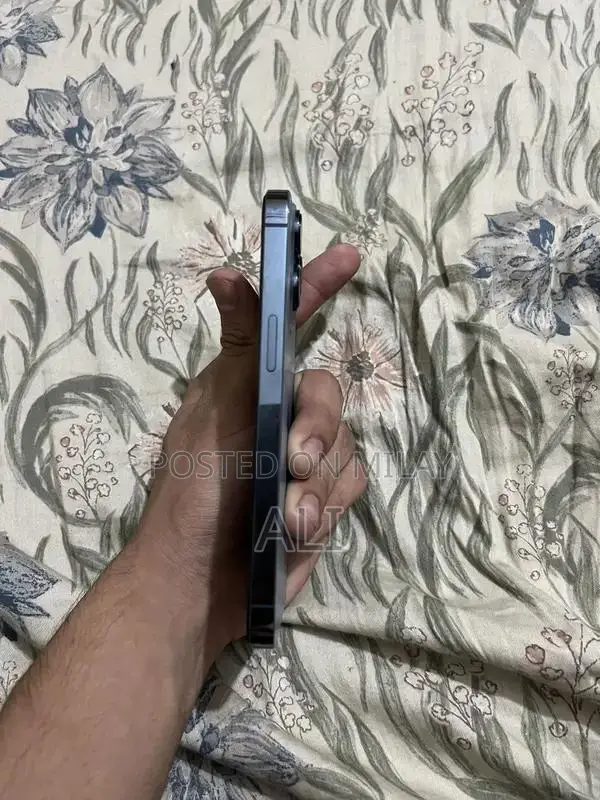 Apple iPhone 13 Pro 256GB Unlocked Smartphone