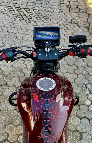 Photo - GS 150 Motorcycle - Impressive Performance and Comfort