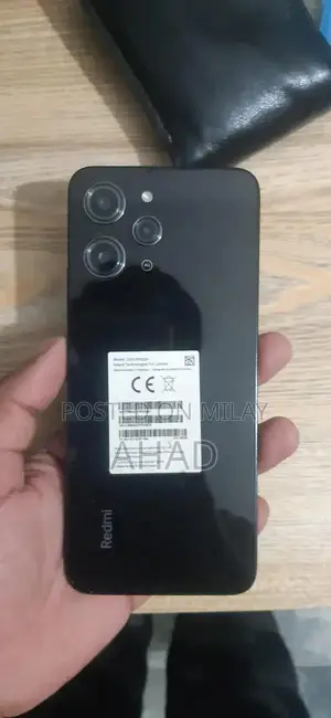 Compact Smartphone with Ample Storage and Memory