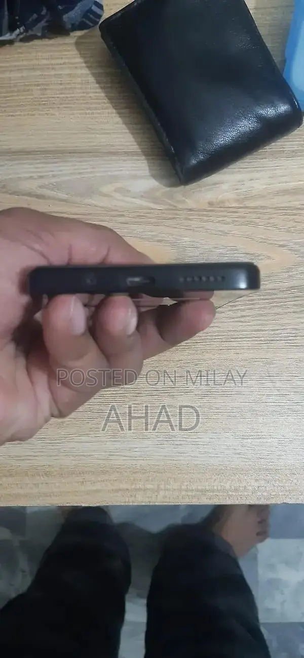 Compact Smartphone with Ample Storage and Memory