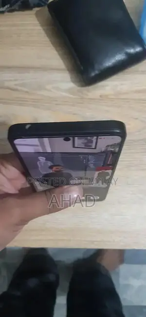 Compact Smartphone with Ample Storage and Memory