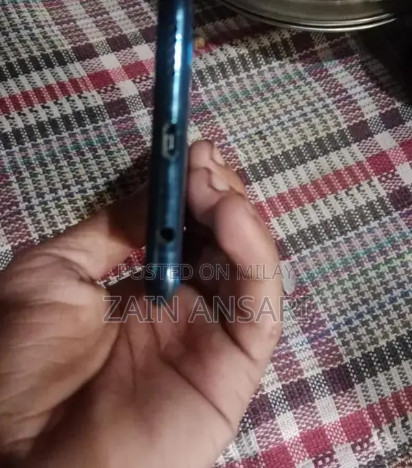 Huawei Mobile Device - Compact Smartphone with Modern Features