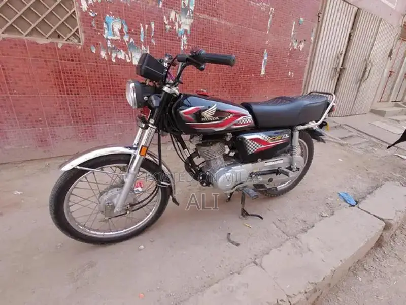 Honda 125cc Motorcycle - Classic Lightweight Commuter Bike