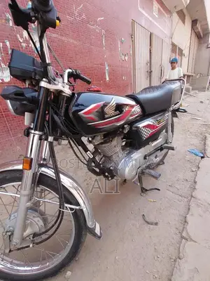 Honda 125cc Motorcycle - Classic Lightweight Commuter Bike