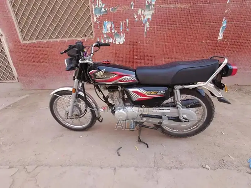 Honda 125cc Motorcycle - Classic Lightweight Commuter Bike