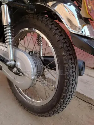 Honda 125cc Motorcycle - Classic Lightweight Commuter Bike