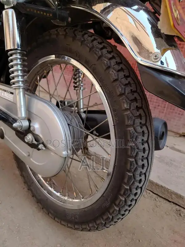 Honda 125cc Motorcycle - Classic Lightweight Commuter Bike