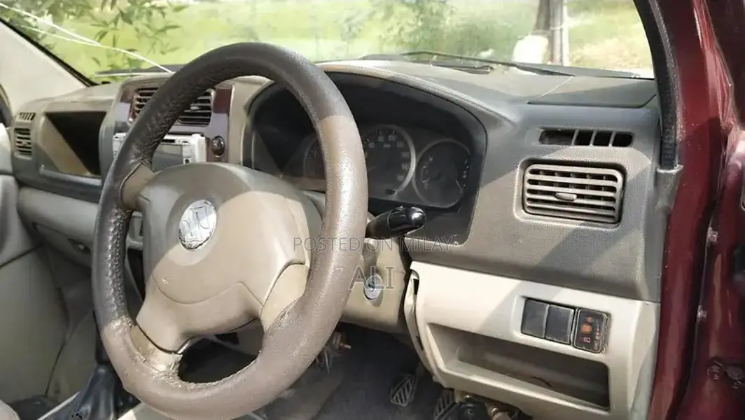 Suzuki APV Compact Minivan - Reliable Family Transport