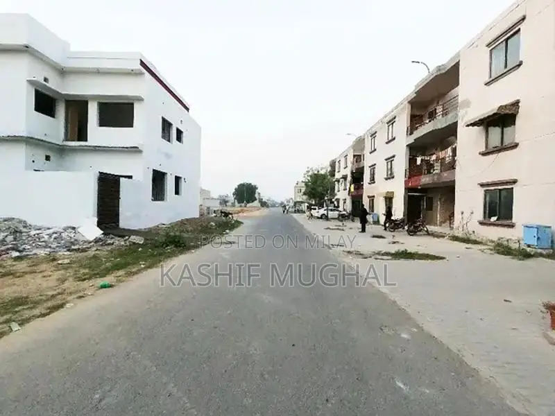 Get This Amazing Prime Location 5 Marla Flat Available In Khayaban-e-A