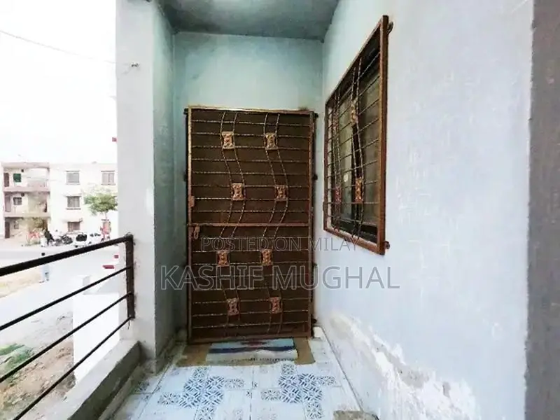 Get This Amazing Prime Location 5 Marla Flat Available In Khayaban-e-A