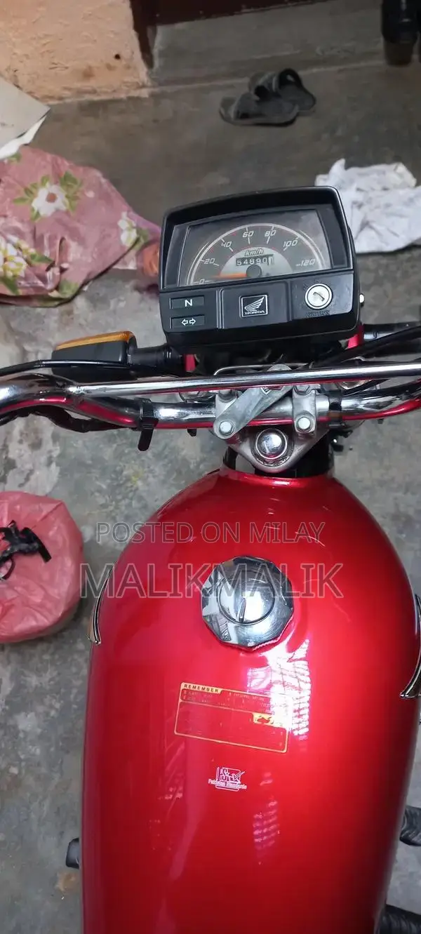 Honda CD-70 Motorcycle - Classic Two-Wheeler