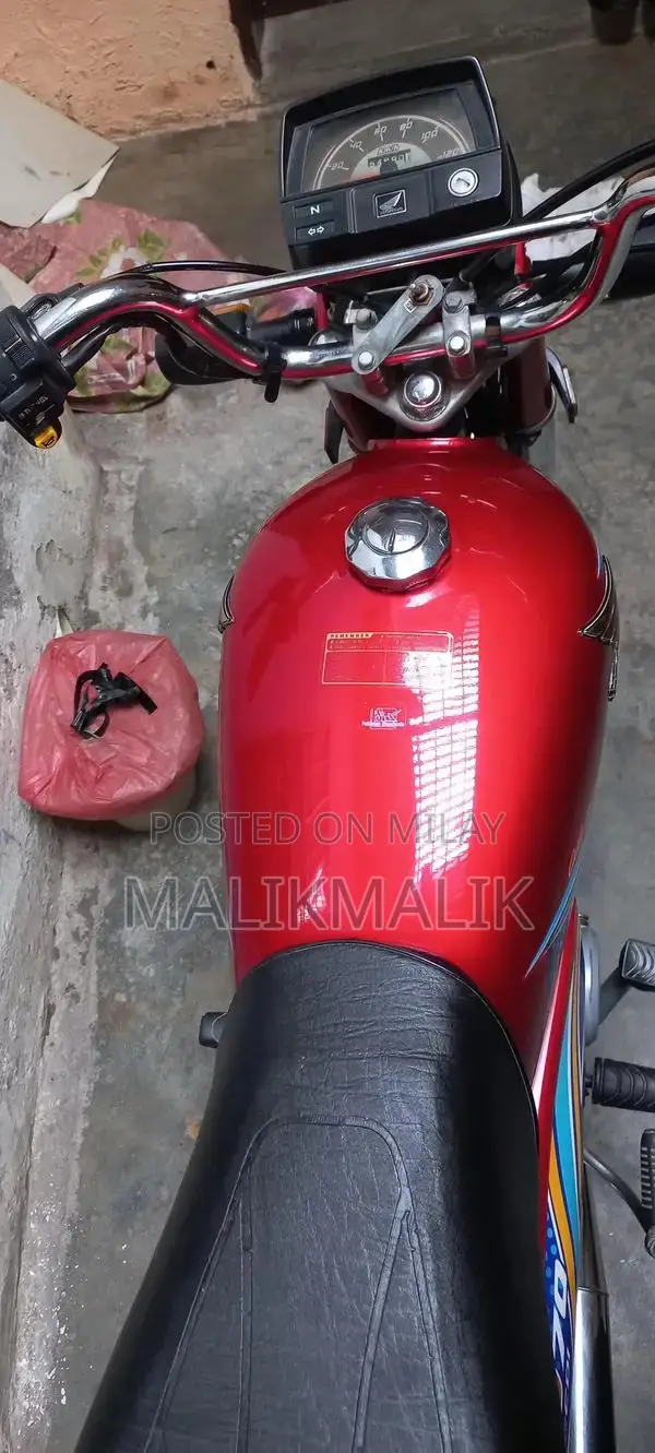 Honda CD-70 Motorcycle - Classic Two-Wheeler