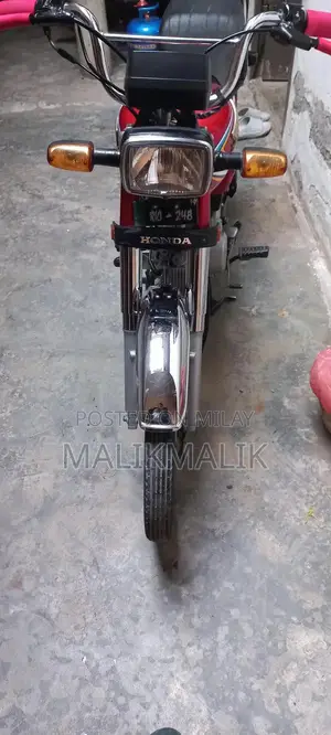 Honda CD-70 Motorcycle - Classic Two-Wheeler