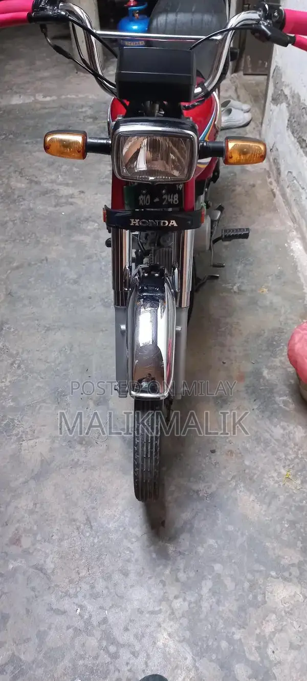 Honda CD-70 Motorcycle - Classic Two-Wheeler