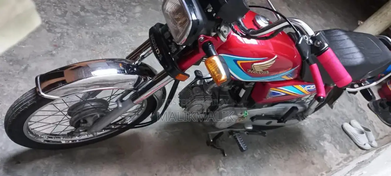 Honda CD-70 Motorcycle - Classic Two-Wheeler
