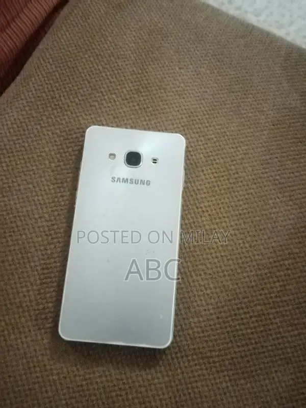 2 off set Motorola and samsung