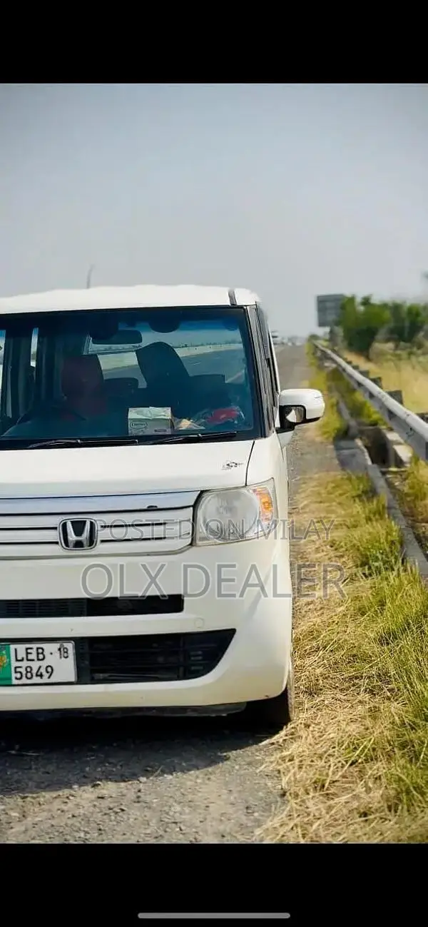 Honda nbox white color