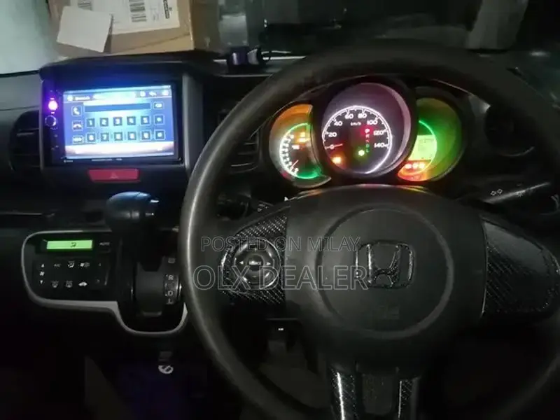 Honda nbox white color