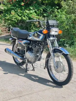 Photo - Honda CG 125 Motorcycle - Classic Single Cylinder Bike