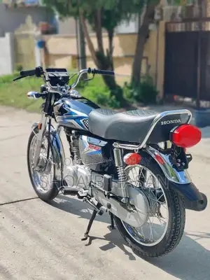 Honda CG 125 Motorcycle - Classic Single Cylinder Bike