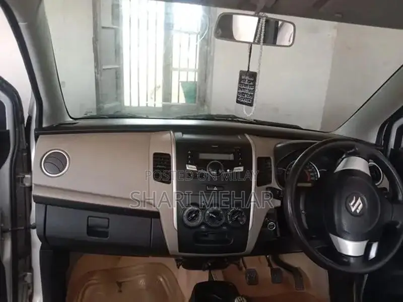 Suzuki Wagon R Silver Sedan Compact Car