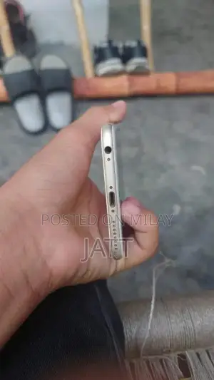 Compact 64GB Mobile Device with High Battery Health