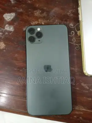 Apple iPhone 11 Pro Max Smartphone