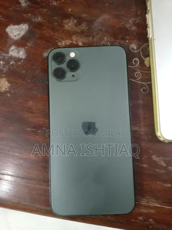 Apple iPhone 11 Pro Max Smartphone