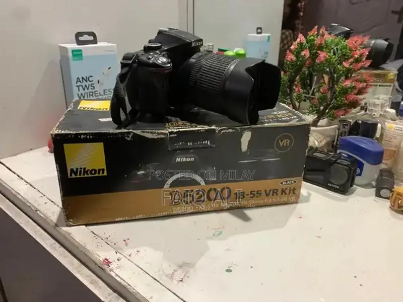 Nikon D5200 for sale