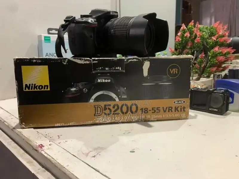 Nikon D5200 for sale