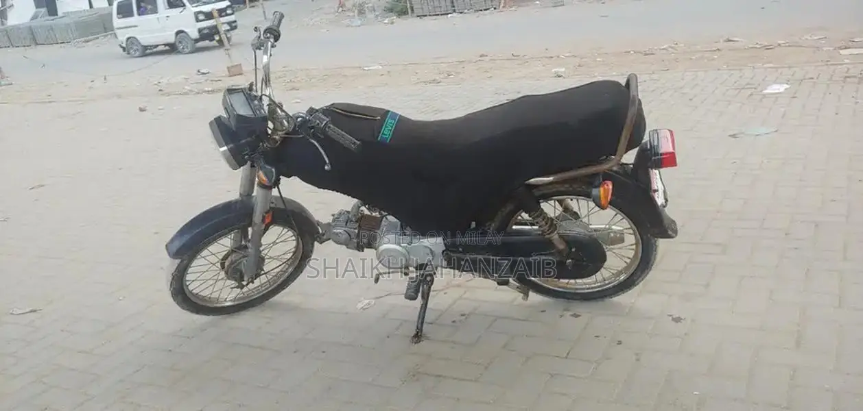 2013 Honda Unique Motorcycle - Good Condition Low Mileage