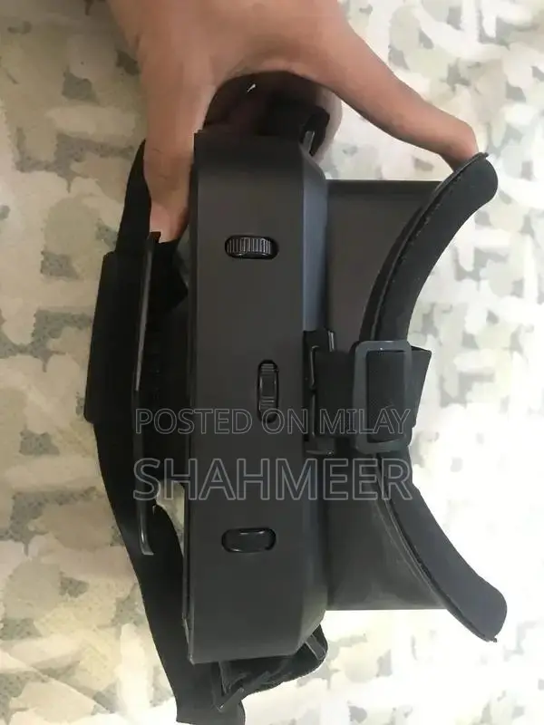 VR Headset in Excellent Condition - Barely Used