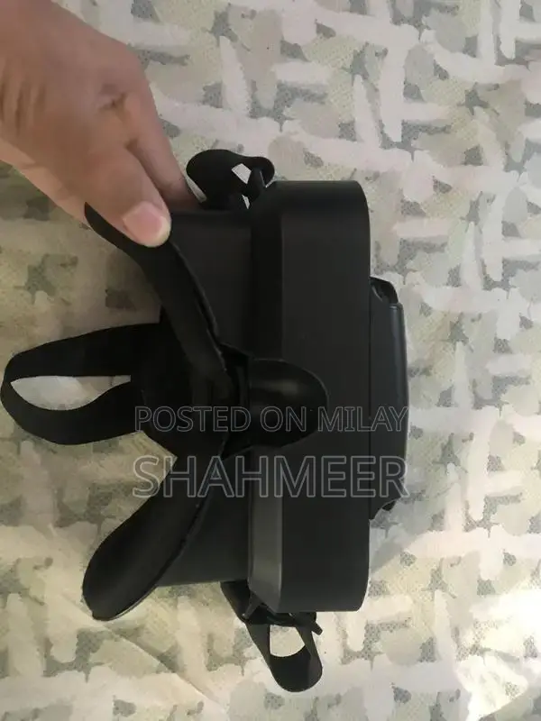 VR Headset in Excellent Condition - Barely Used