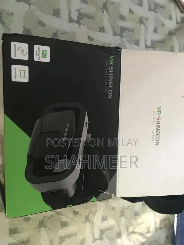 VR Headset in Excellent Condition - Barely Used